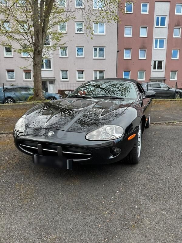 Grau Gebraucht 1998 Jaguar XK8 Cabrio | 24.000 € (Teuer) - Bild 1/4