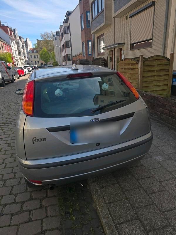 Usata Ford Focus 101 CV (74 kW) 2004 Argento Utilitaria