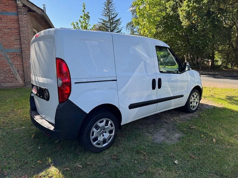 Gebraucht Fiat Doblò 95 PS (69 kW) 2021 Colore esterno (weiß) Van / Kleinbus