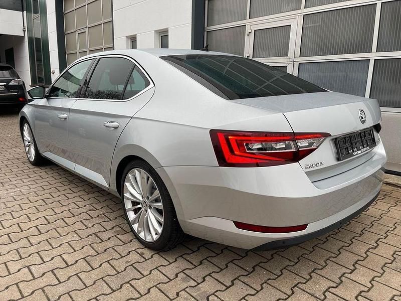 Gebraucht Skoda Superb Style 190 PS (139 kW) 2017 Silber Limousine