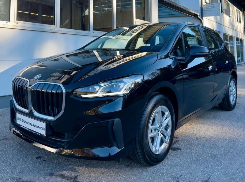 Schwarz 2 Gebraucht 2023 BMW 218 Active Tourer Van / Kleinbus | 28.900 € (Fairer Preis) - Bild 1/4