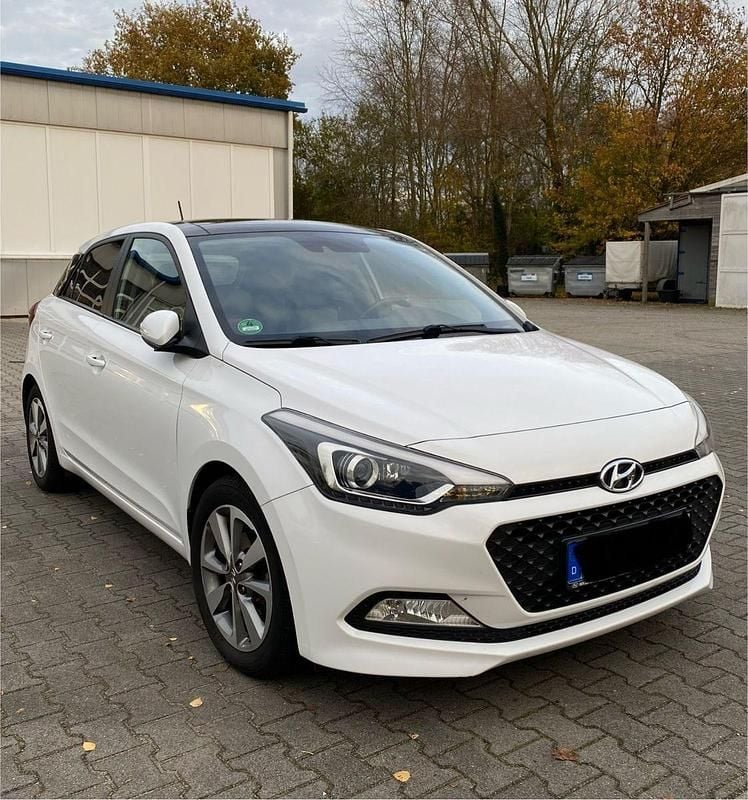 Gebraucht Hyundai i20 Intro Edition 84 PS (61 kW) 2015 Weiß Kleinwagen