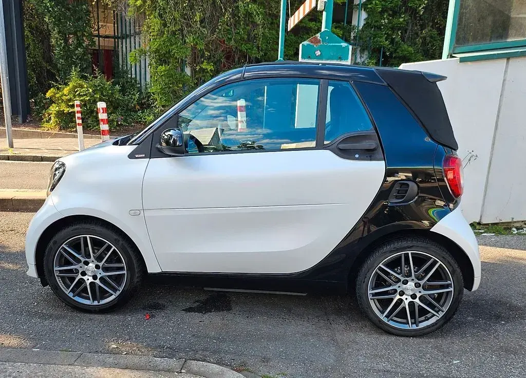 Gebraucht Smart ForTwo Cabrio Brabus 109 PS (80 kW) 2018 Weiß Cabrio