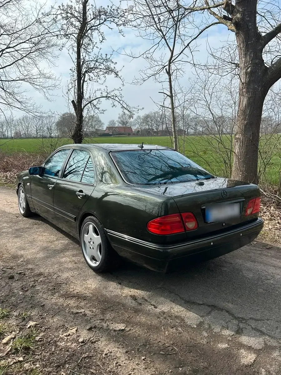 Gebraucht Mercedes E420 Avantgarde 279 PS (205 kW) 1997 Grün Limousine