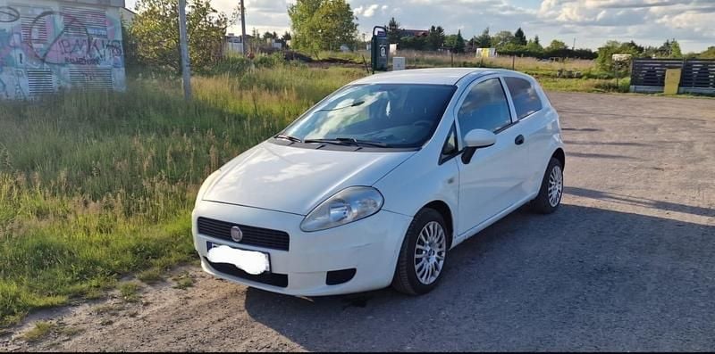 Weiß Gebraucht 2011 Fiat Punto Kleinwagen | 899 € - Bild 1/4