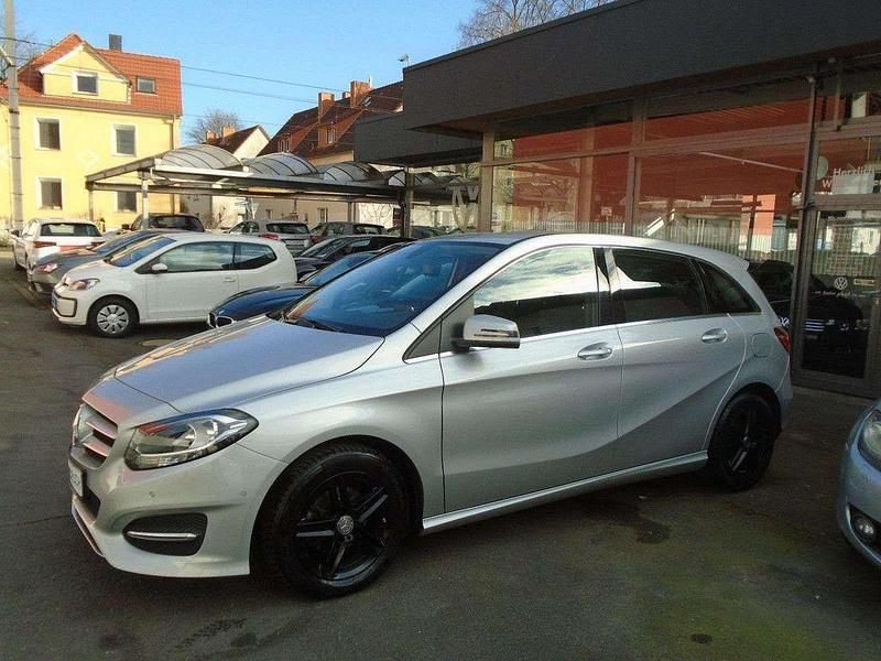 Gebraucht Mercedes B180 Style 109 PS (80 kW) 2015 Silber Kleinwagen