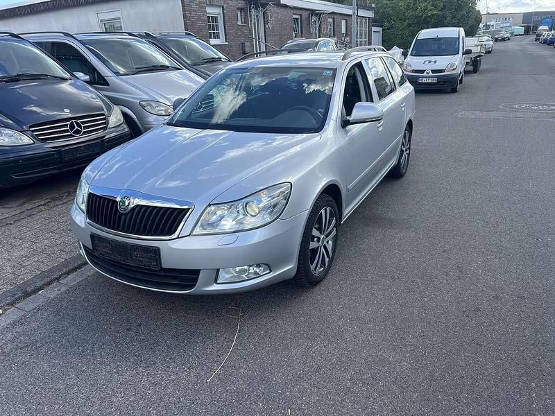 Silber Gebraucht 2012 Skoda Octavia Style Kombi | 4.800 € (Fairer Preis) - Bild 1/4