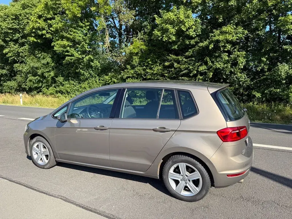 Gebraucht VW Golf Sportsvan Comfortline 110 PS (80 kW) 2015 Gold Van / Kleinbus