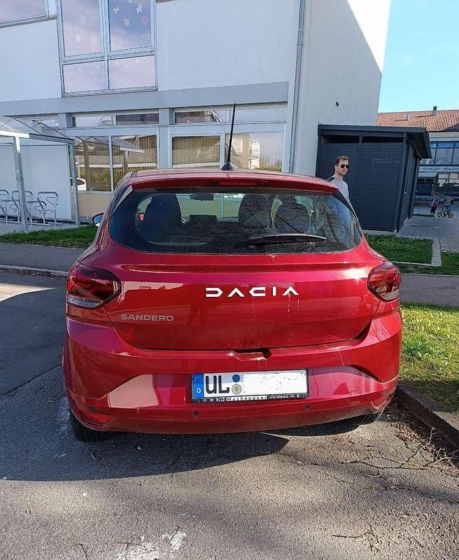 Rot Gebraucht 2023 Dacia Sandero Expression Kleinwagen | 14.750 € (Superpreis) - Bild 1/4