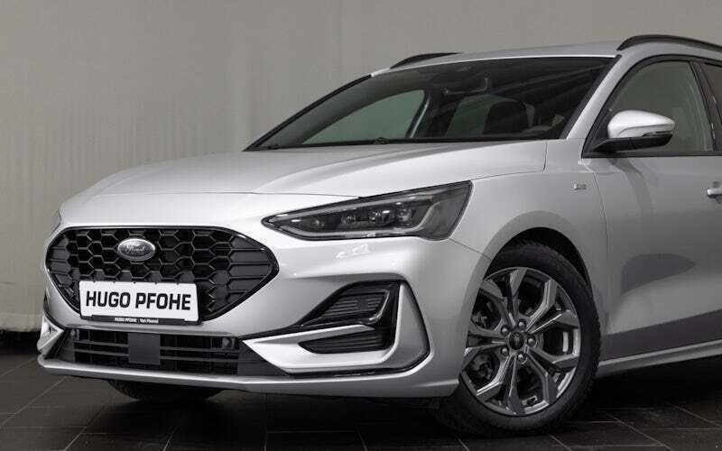 Gebraucht Ford Focus ST-Line 116 PS (85 kW) 2023 Moondust silver Kombi