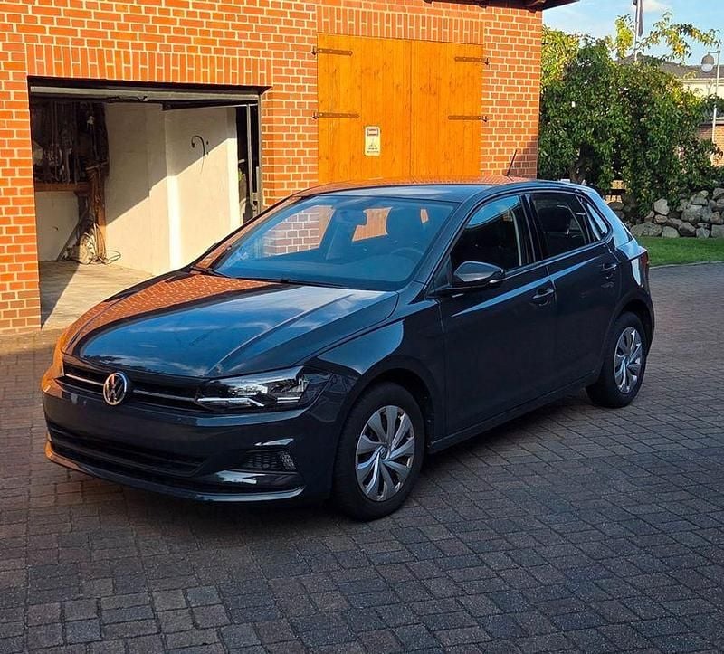 Grau Gebraucht 2018 VW Polo Trendline Limousine | 9.300 € (Superpreis) - Bild 1/1