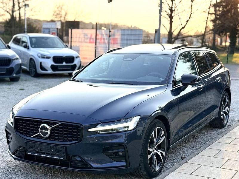 Gebraucht Volvo V60 Plus 197 PS (144 kW) 2024 Denim blue Kombi