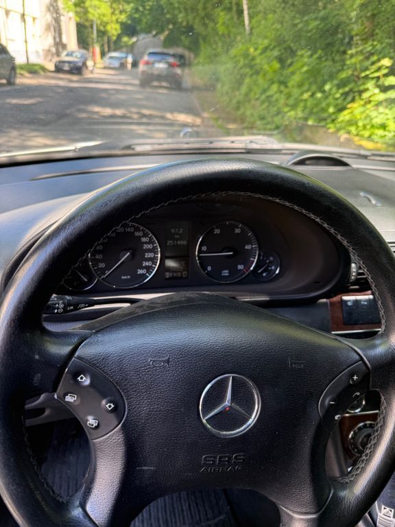 Grau Gebraucht 2004 Mercedes C220 Classic Limousine | 3.500 € (Fairer Preis) - Bild 1/4
