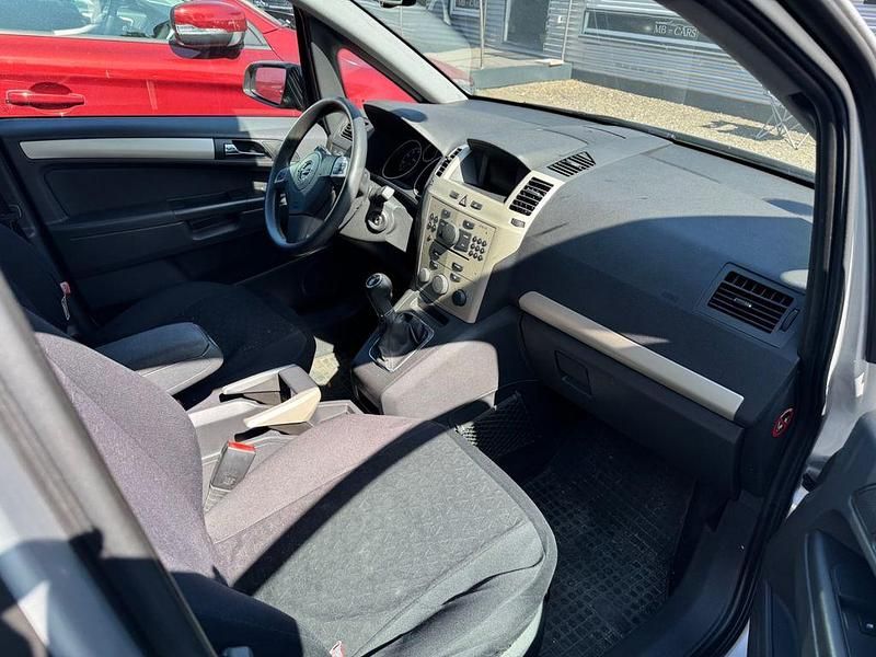 Gebraucht Opel Zafira Edition 140 PS (102 kW) 2008 Silber Van / Kleinbus