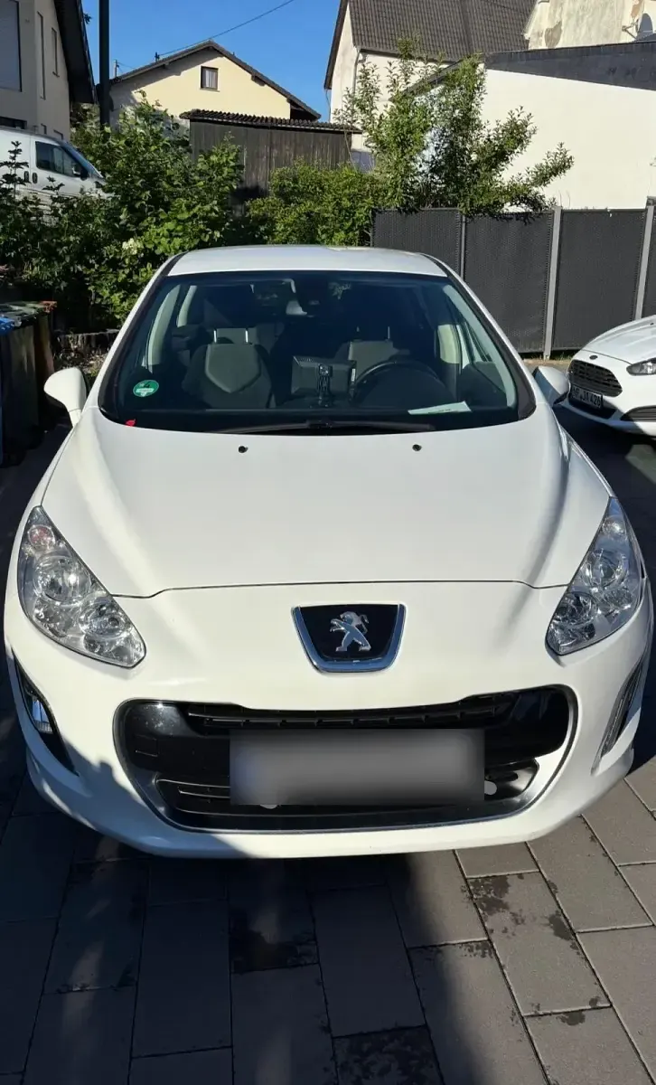 Gebraucht Peugeot 308 16 PS (11 kW) 2012 Weiß Limousine