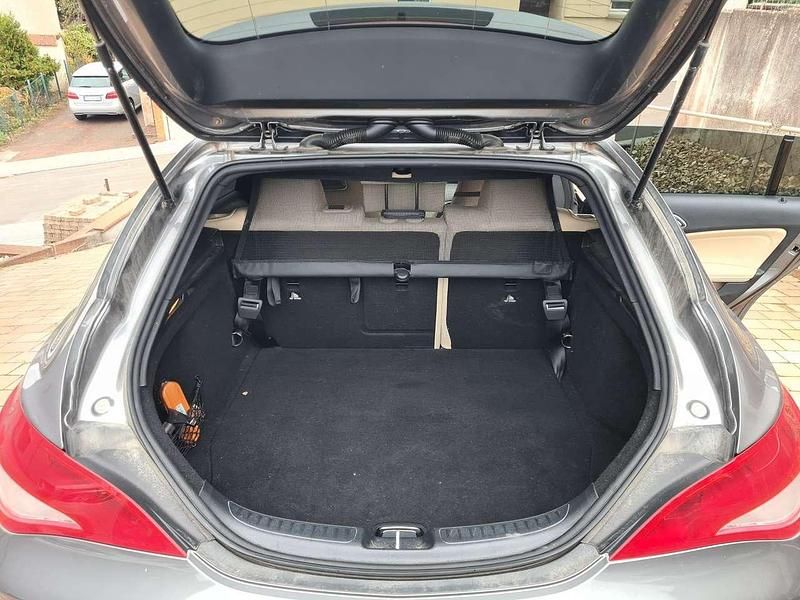 Gebraucht Mercedes CLA200 136 PS (100 kW) 2019 Grau Kombi