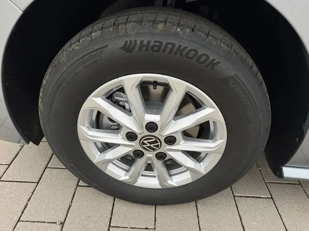 Nouă VW Multivan 150 CP (110 kW) 2026 Argintiu Monovolum