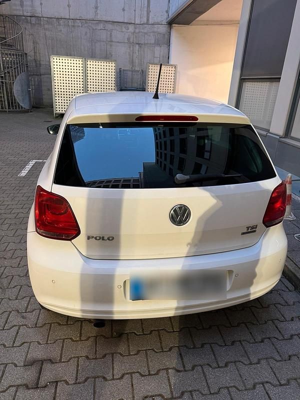 Gebraucht VW Polo 90 PS (66 kW) 2014 Weiß Kleinwagen