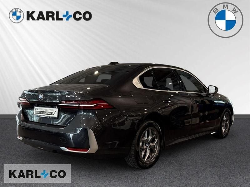 Gebraucht BMW 520 Sport Line 197 PS (144 kW) 2024 Grau Limousine