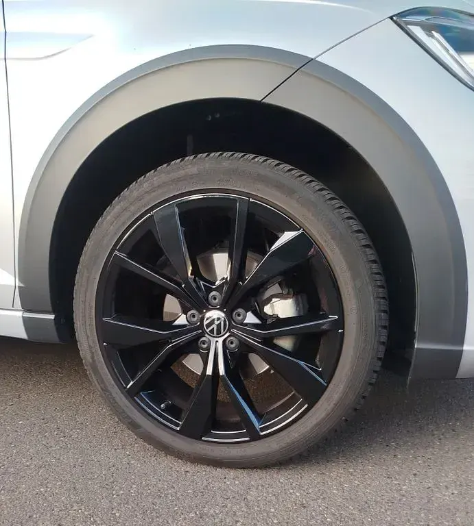 Gebraucht VW Taigo R-line 150 PS (110 kW) 2024 Silber SUV