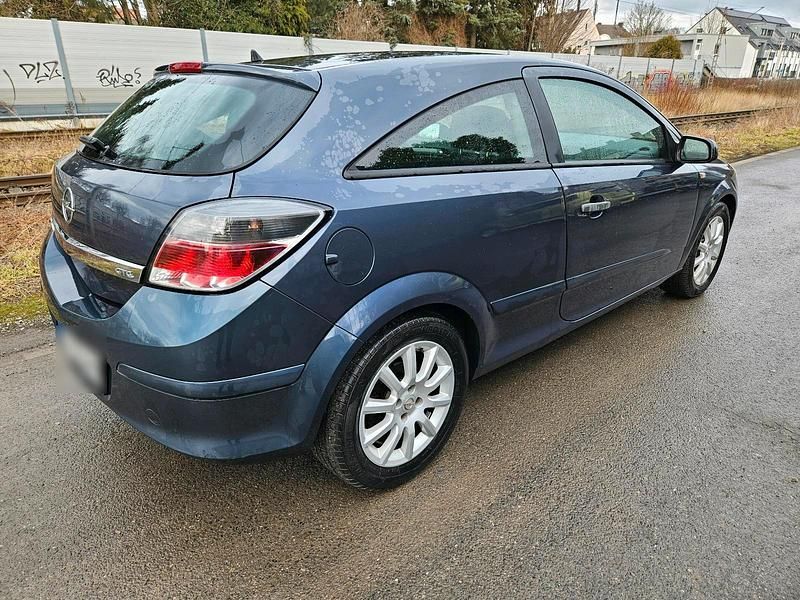 Gebraucht Opel Astra 90 PS (66 kW) 2007 Coupé