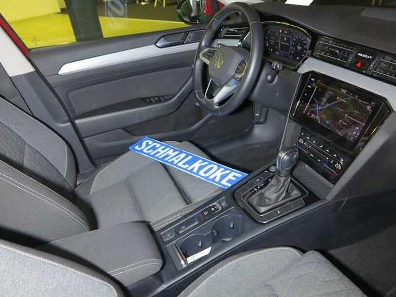 Gebraucht VW Passat Business 122 PS (89 kW) 2023 Tornado red Kombi