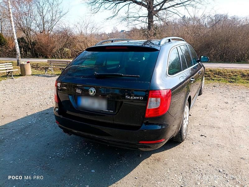 Gebraucht Skoda Superb 140 PS (102 kW) 2013 Schwarz Kombi