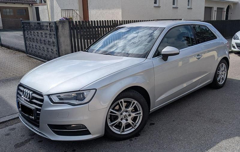 Second-hand Audi A3 Ambition 122 CP (89 kW) 2012 Argintiu Hatchback