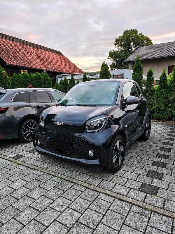 Schwarz Gebraucht 2023 Smart ForTwo Electric Drive Kleinwagen | 14.500 € (Teuer) - Bild 1/4
