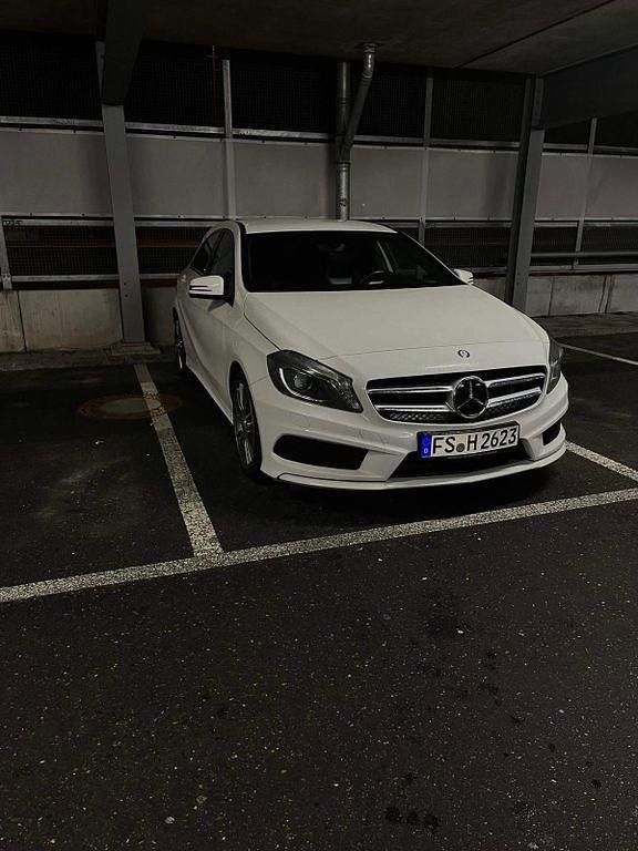 Schwarz Gebraucht 2013 Mercedes A180 AMG Limousine | 12.500 € - Bild 1/4