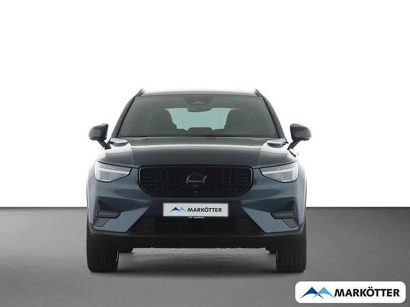 Neu Volvo XC40 Plus 163 PS (119 kW) 2026 Blau SUV