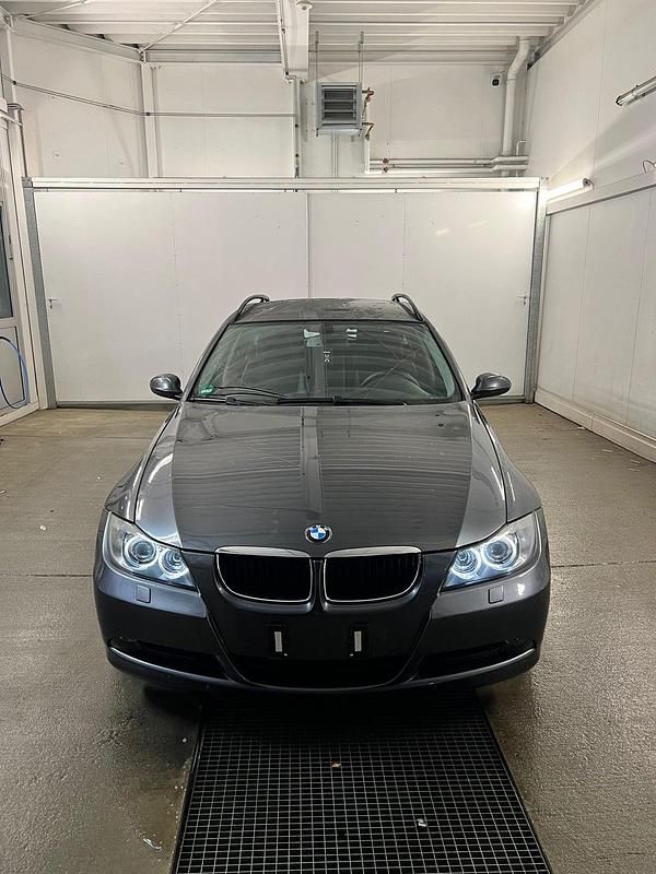 Gebraucht BMW 320 163 PS (119 kW) 2005 Grau Kombi