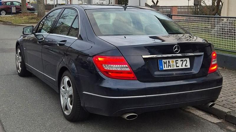 Gebraucht Mercedes C350 Elegance 306 PS (225 kW) 2011 Blau Limousine