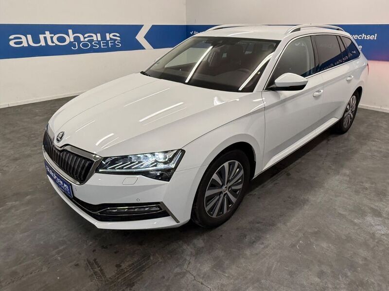 Weiß Gebraucht 2022 Skoda Superb Style Kombi | 24.999 € (Fairer Preis) - Bild 1/4
