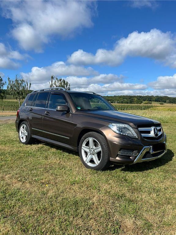Braun Gebraucht 2015 Mercedes GLK250 SUV | 18.500 € (Fairer Preis) - Bild 1/4