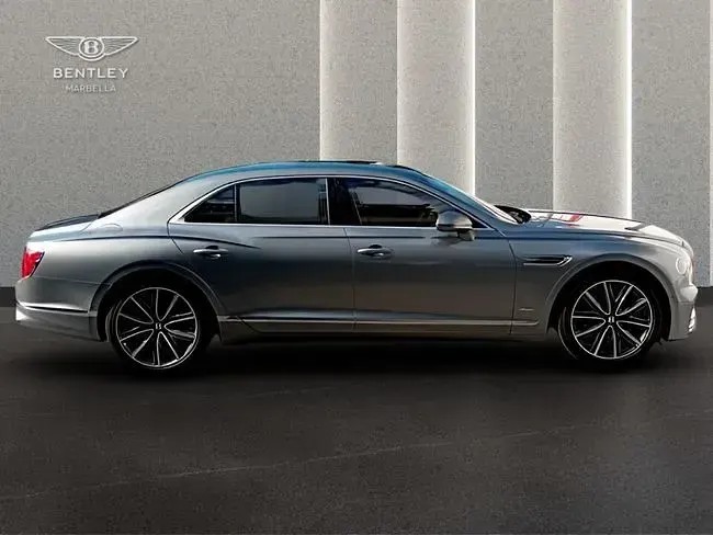 Gebraucht Bentley Flying Spur 551 PS (405 kW) 2024 Grau Limousine