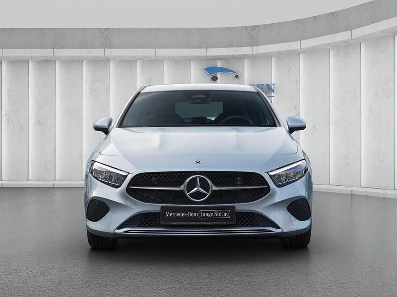 Gebraucht Mercedes A180 Progressive 136 PS (100 kW) 2024 Lack hightechsilber Limousine
