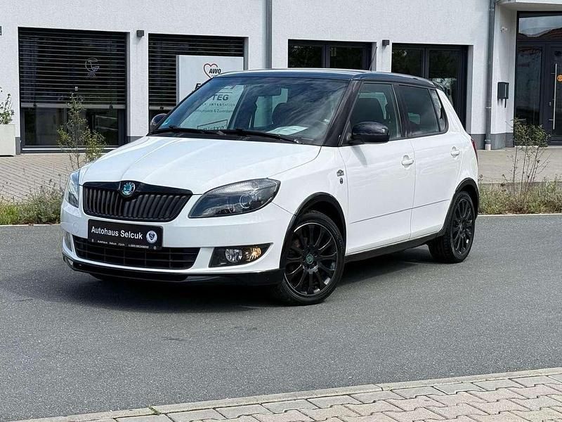 Bila candy/candyweiss Gebraucht 2013 Skoda Fabia Monte Carlo Kleinwagen | 6.990 € (Etwas zu teuer) - Bild 1/4