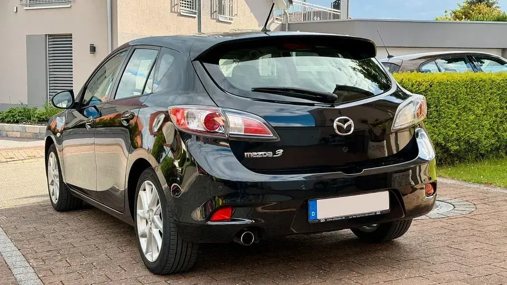 Używany Mazda 3 Edition 150 KM (110 kW) 2012 Czarny Sedan/Limuzyna