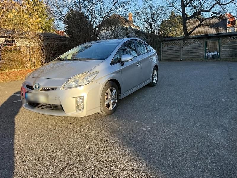 Gebraucht Toyota Prius 99 PS (72 kW) 2010 Silber Kleinwagen