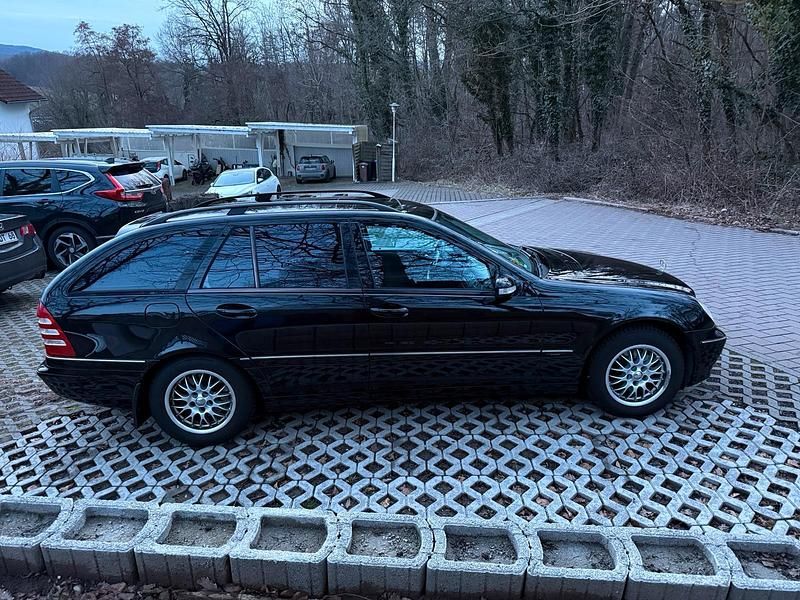 Gebraucht Mercedes C180 143 PS (105 kW) 2004 Schwarz Kombi