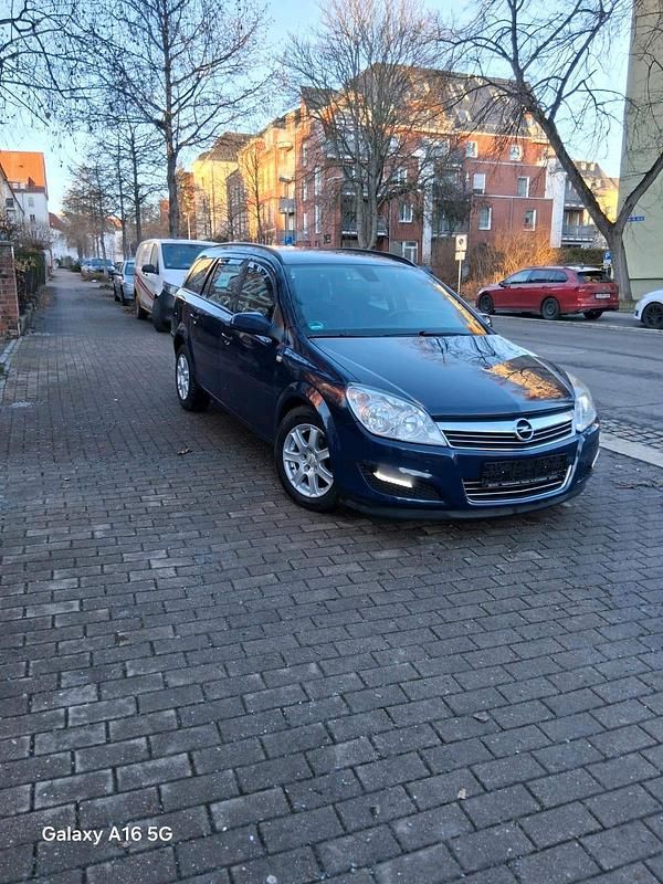 Blau Gebraucht 2009 Opel Astra Kombi | 3.000 € (Etwas zu teuer) - Bild 1/4