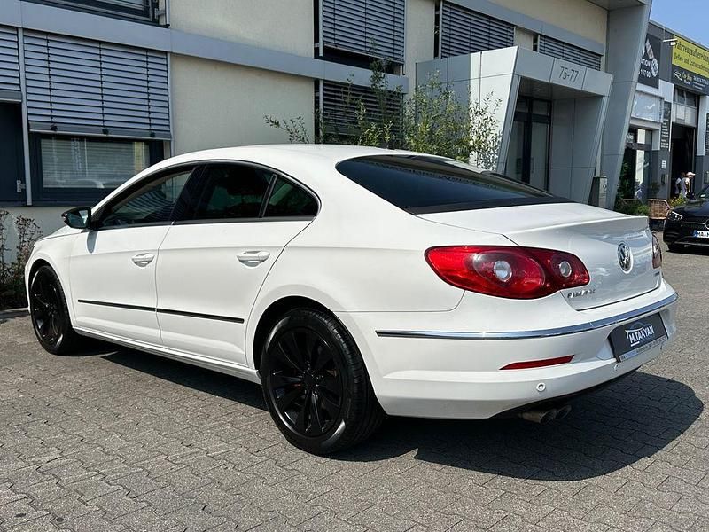 Gebraucht VW Passat Basis 140 PS (102 kW) 2011 Weiß Limousine