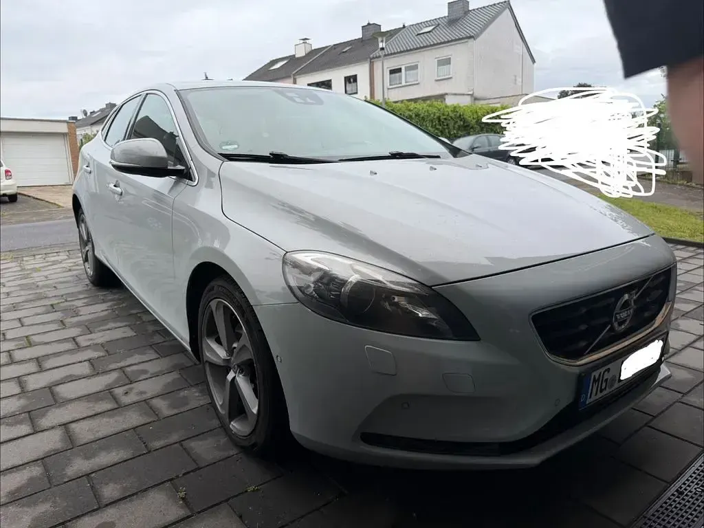 Gebraucht Volvo V40 Summum 114 PS (83 kW) 2012 Blau Kleinwagen