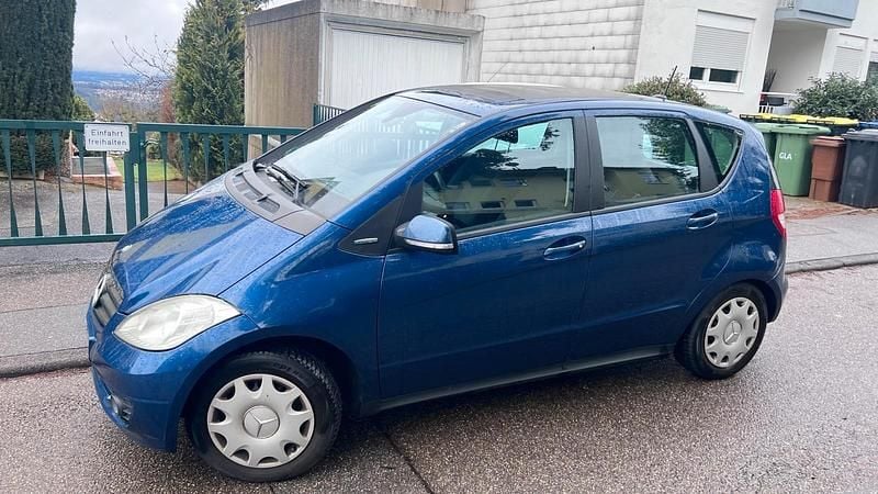 Gebraucht Mercedes A160 Elegance 95 PS (69 kW) 2012 Blau Limousine