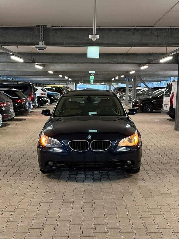 Gebraucht BMW 530 230 PS (169 kW) 2005 Blau Limousine