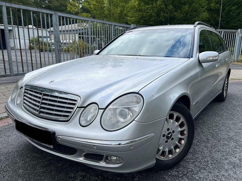 Silber Gebraucht 2004 Mercedes E220 Elegance Limousine | 1.600 € (Superpreis) - Bild 1/4