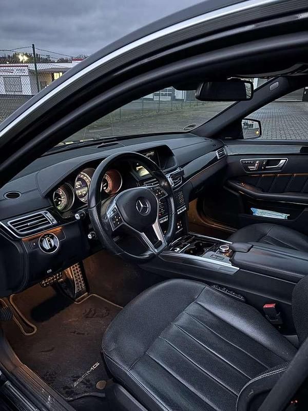Gebraucht Mercedes E350 AMG line 258 PS (189 kW) 2016 Schwarz Limousine
