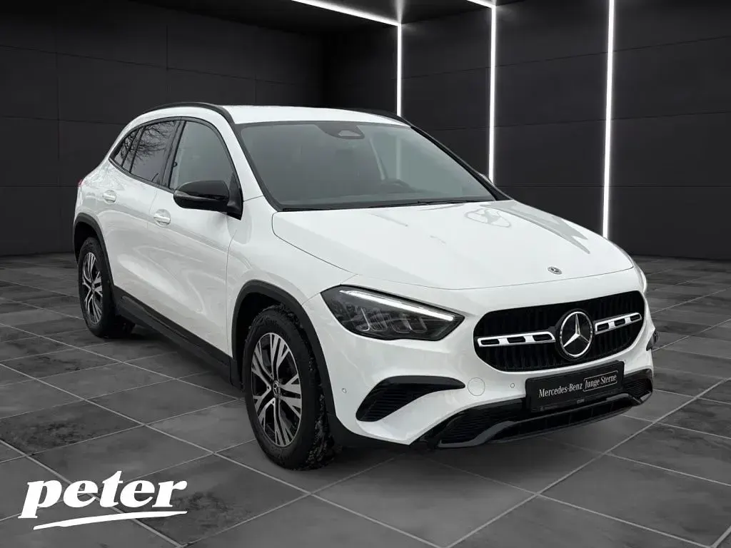 Gebraucht Mercedes GLA180 Advanced 136 PS (100 kW) 2024 Unilack polarweiß SUV