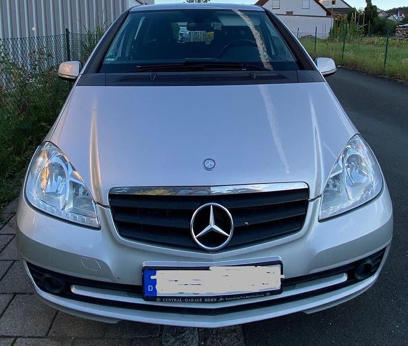 Silber Gebraucht 2011 Mercedes A180 Van / Kleinbus | 3.000 € (Fairer Preis) - Bild 1/4